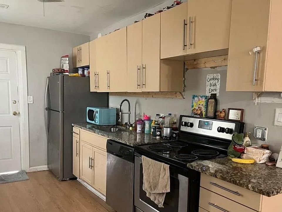 2nd image of 106 E Old Post Rd