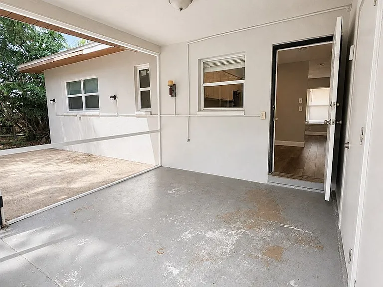 4919 York St — Photo 13