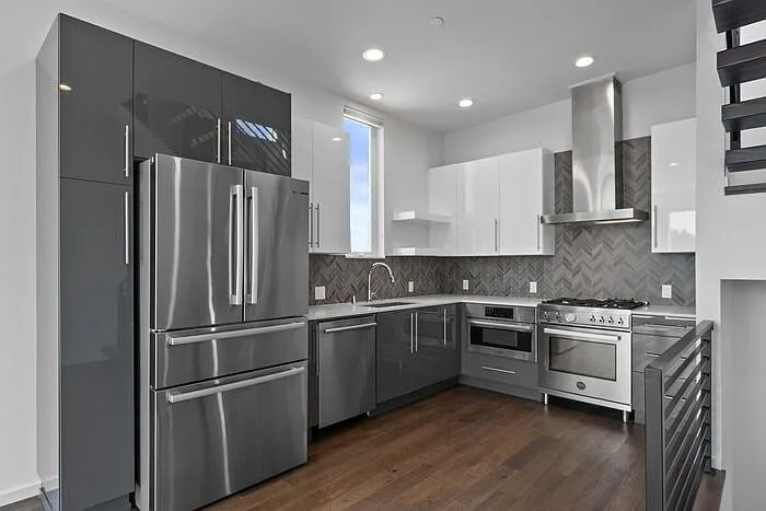 3908A S Hudson St — Photo 2