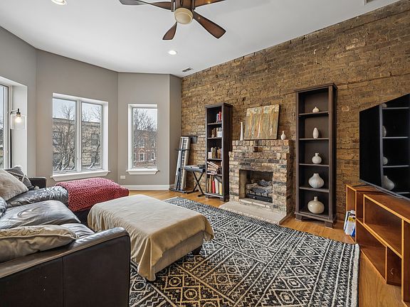 2nd image of 1441 W Cuyler Ave #3E
