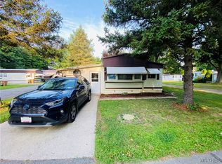8 Carefree Ln, Buffalo, NY