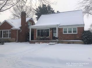 8576 Harding Ave, Center Line, MI 48015