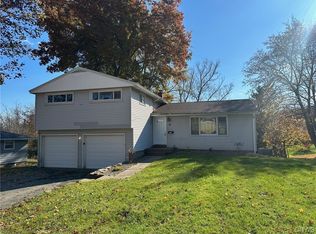 16 Norris Dr, Whitesboro, NY 13492