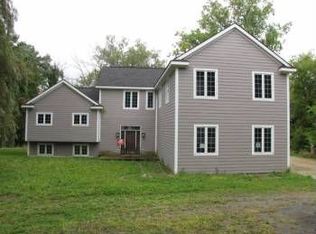 515 Renfrew Ave, Lake Orion, MI 48362