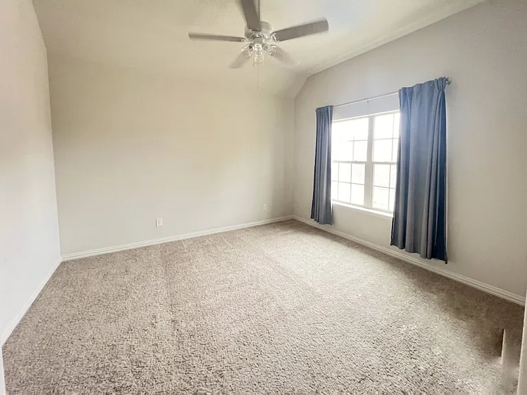 2857 Edinburgh Dr — Photo 17