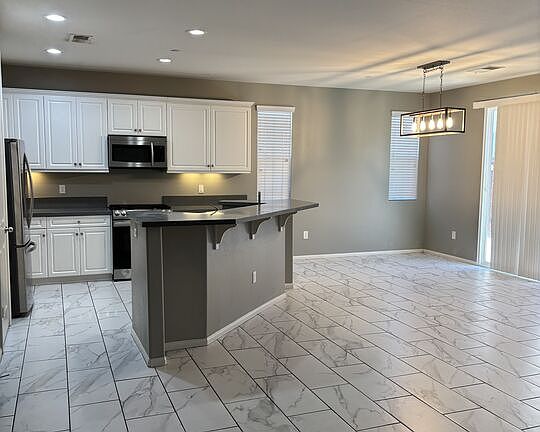 5th image of 337 Marigold Pl