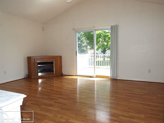 2nd image of 29920 Kenwood Ct