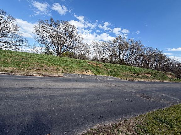 2nd image of 613 S Sunfish Ln