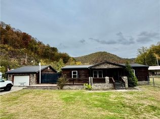 64 Greenleaf Ln, Madison, WV 25130