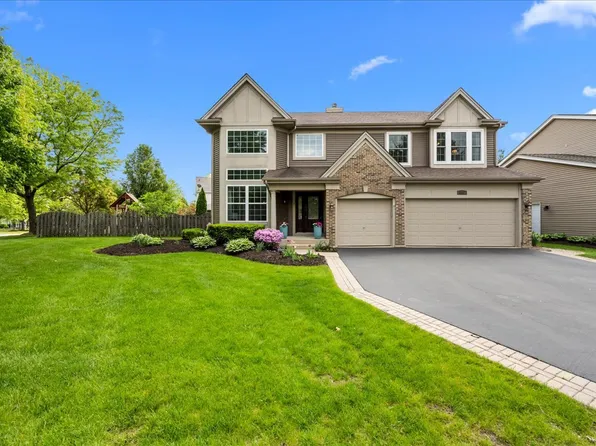 2953 Davenport Dr, West Chicago, IL 60185