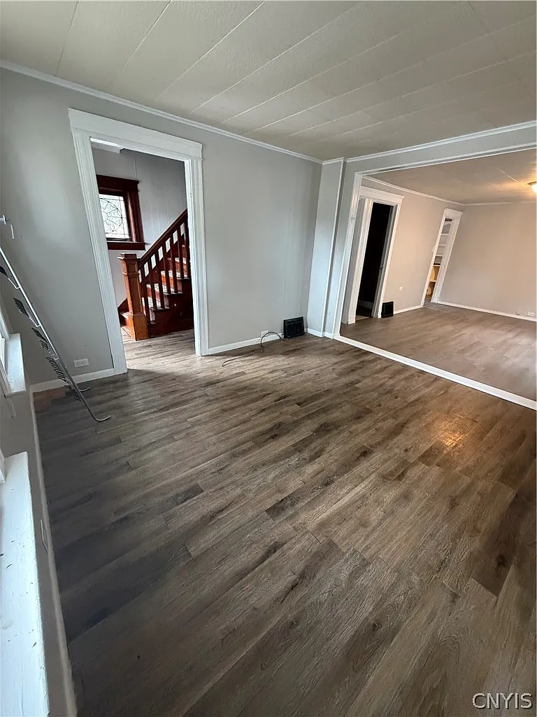 3 bed, 2.0 bath, 1048 sqft, $1,700 — Photo 2