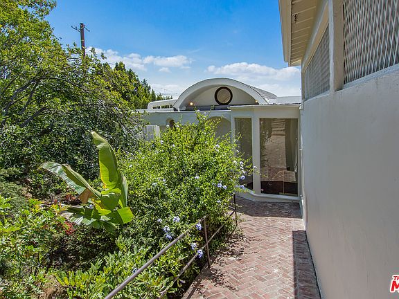4th image of 9056 Saint Ives Dr