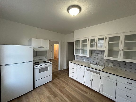 4th image of 1428 W 10th Ave #10