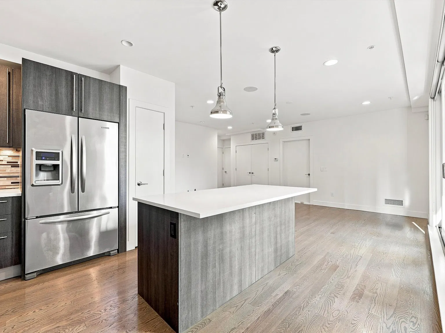 1 bed, 1.5 bath, 907 sqft, $2,600 — Photo 3