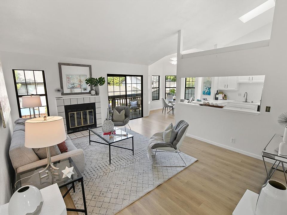 1st image of 637 La Maison Dr