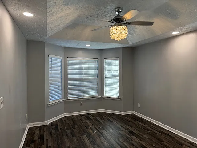 1575 Cedar Hl — Photo 3
