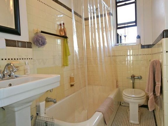 4th image of 95 Park Ter E APT 4A