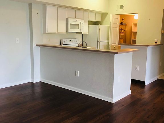 3rd image of 181 SW Palm Dr APT 303
