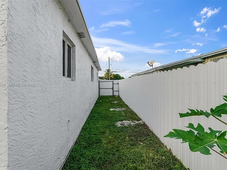 4530 SW 25th St — Photo 28