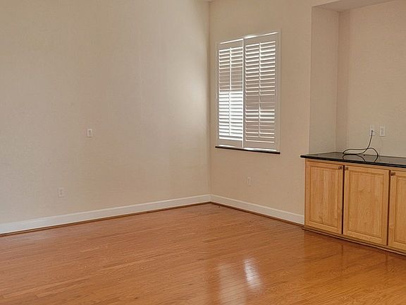 4th image of 23526 Chimes Ave