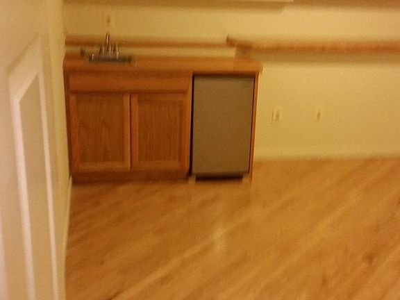 3rd image of 914 Jefferson St APT 1