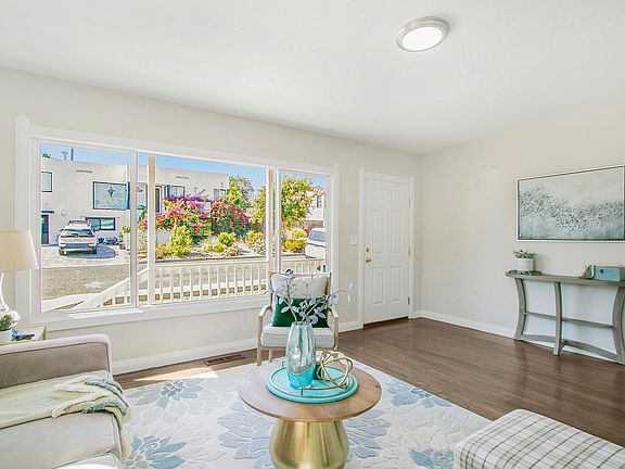 3rd image of 136 Mountain View Avenue
