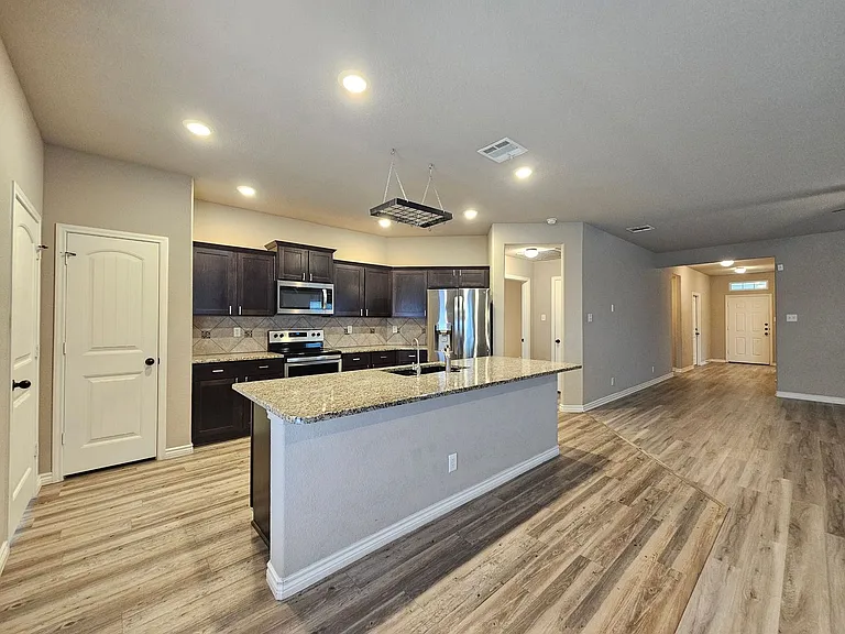 6811 Keechi Valley Dr — Photo 6