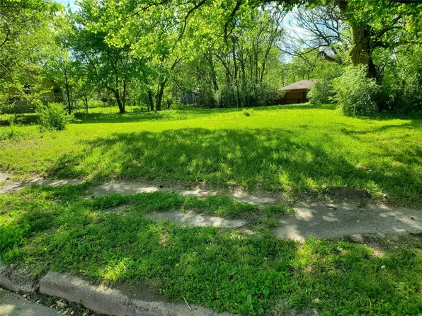 313 S Main St, Bonham, TX 75418