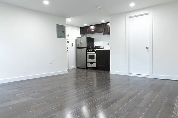 Rented by Kahen Properties | media 17