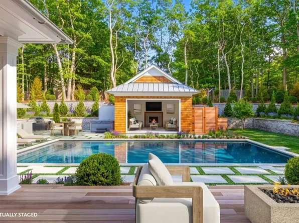 27 Guernsey Ln, East Hampton, NY 11937