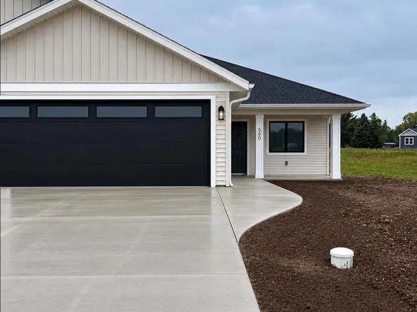 560 Raybern COURT #17, Random Lake, WI 53075