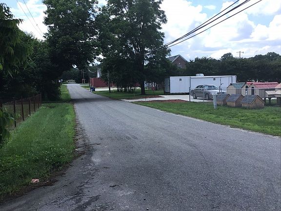 4th image of 7321 Shadyside Dr