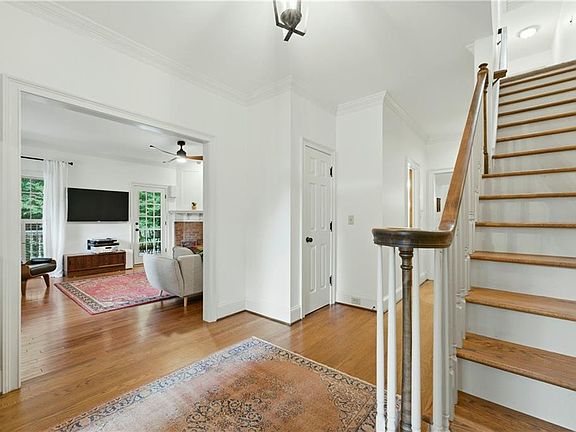 5th image of 196 Roe Hampton Ln