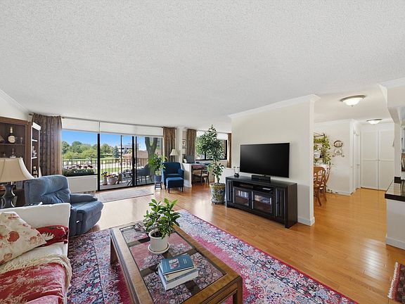 3rd image of 2000 Saint Regis Dr APT 2L