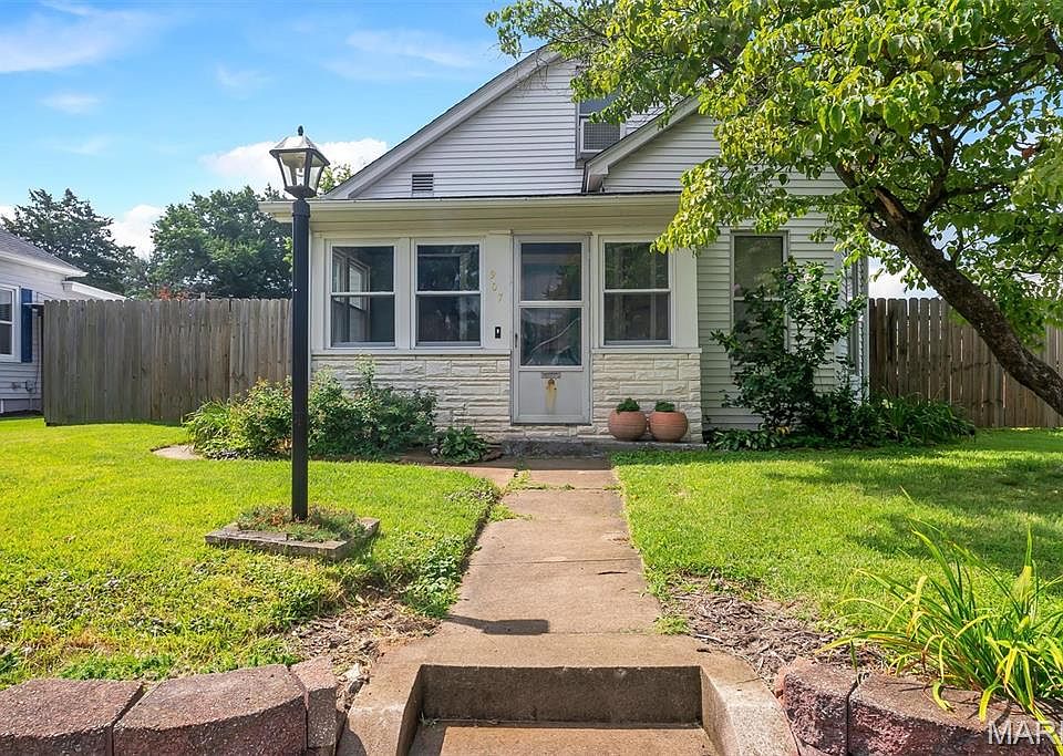1st image of 907 Hawley Ave