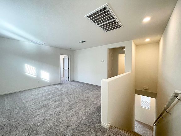 5th image of 9078 Vesey Ave