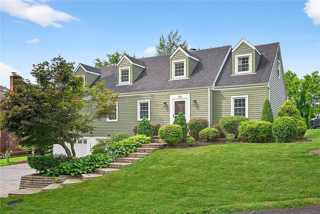 112 Oxford Pl photo 1