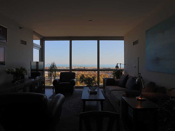 3rd image of 1841 S Calumet Ave #Gu225