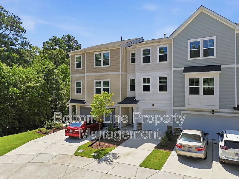 3 bed, 2.5 bath, 1854 sqft, $1,895 — Photo 2
