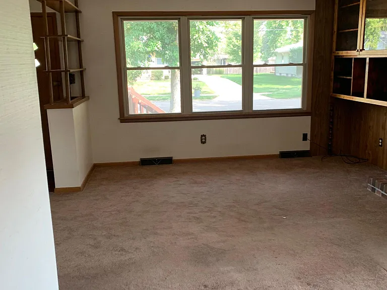 160 Waukee Ave — Photo 8