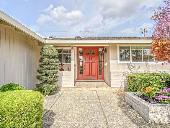 4th image of 885 Helena Dr