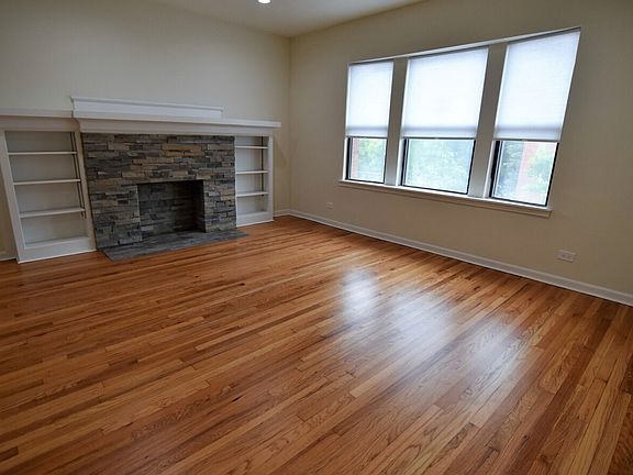 5th image of 1900 W Montrose Ave #1902-3W