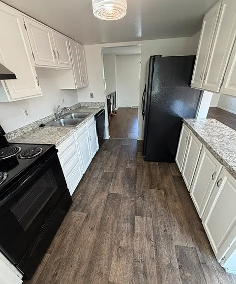 13786 Omega Cir — Photo 2