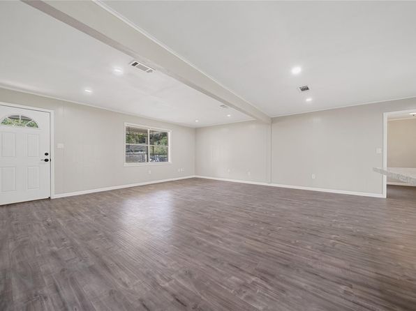104 County Road 2401, Hull, TX 77564