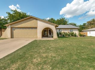 8421 Randy Dr, North Richland Hills, TX 76182