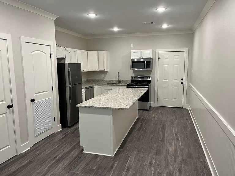 2715 Broadmoor Blvd #1B — Photo 3
