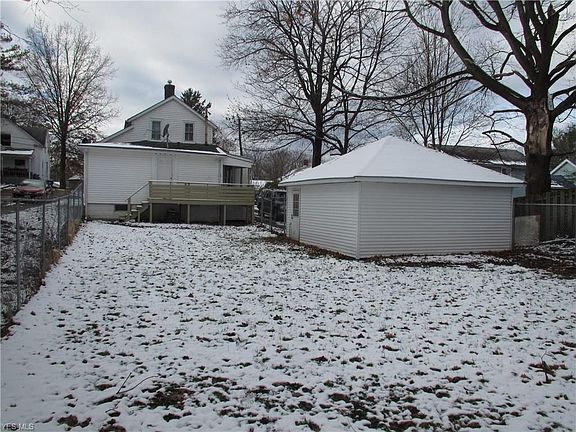 5th image of 322 Orchard St