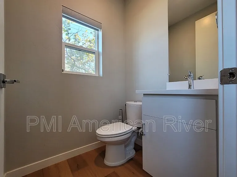 3348 S St — Photo 21