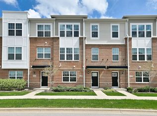 2922 Reflection Dr, Naperville, IL 60564