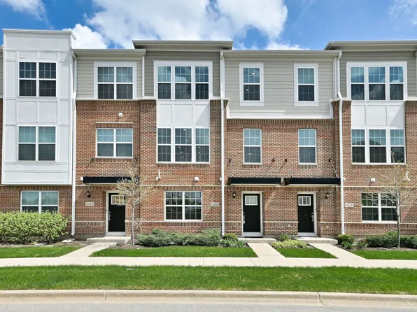 2922 Reflection Dr, Naperville, IL 60564